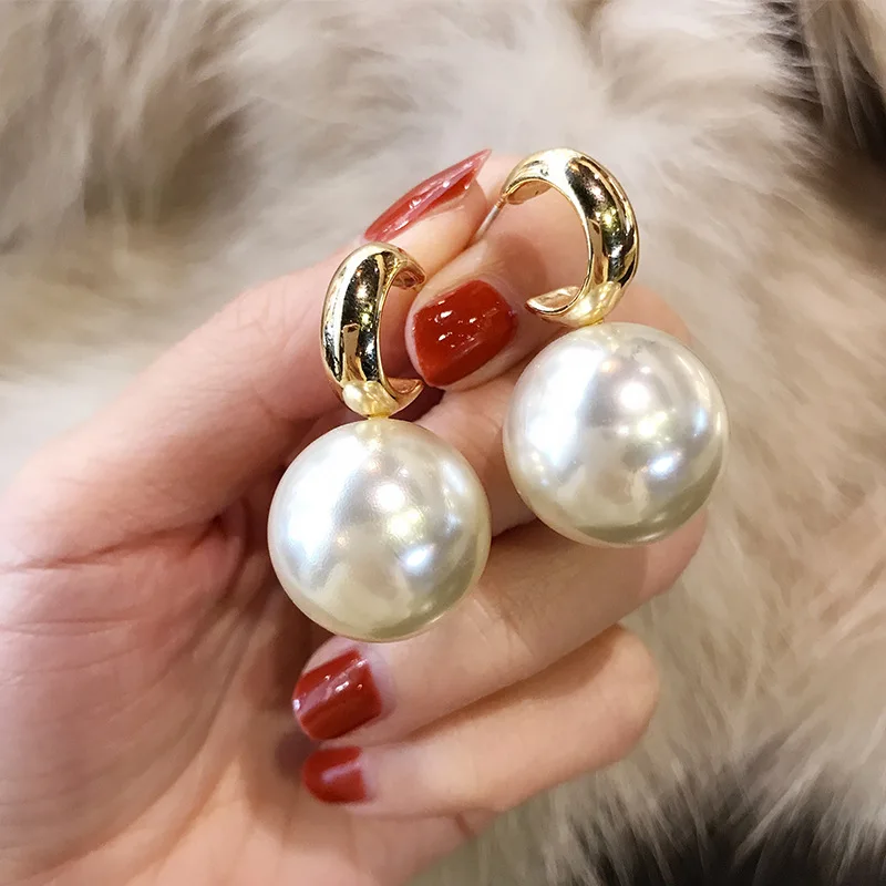 Huitan Fashion Luxury Glossy Large Pearl Earrings Girls Korean Design Lady Girls Big Gold Drop Earrings Women
