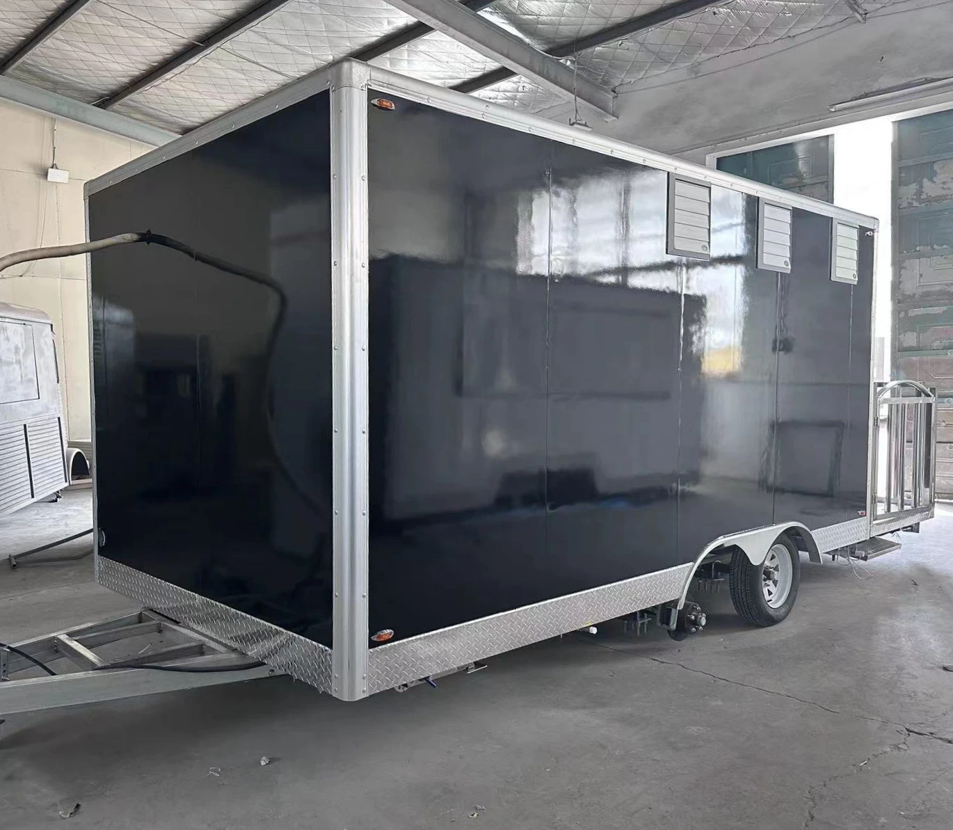 Custonewouble Decker Food Truck Mobile Catering Snack Bar Beer Bbq Food Trailer Aluminum Customized Mobile Restaurant Welded