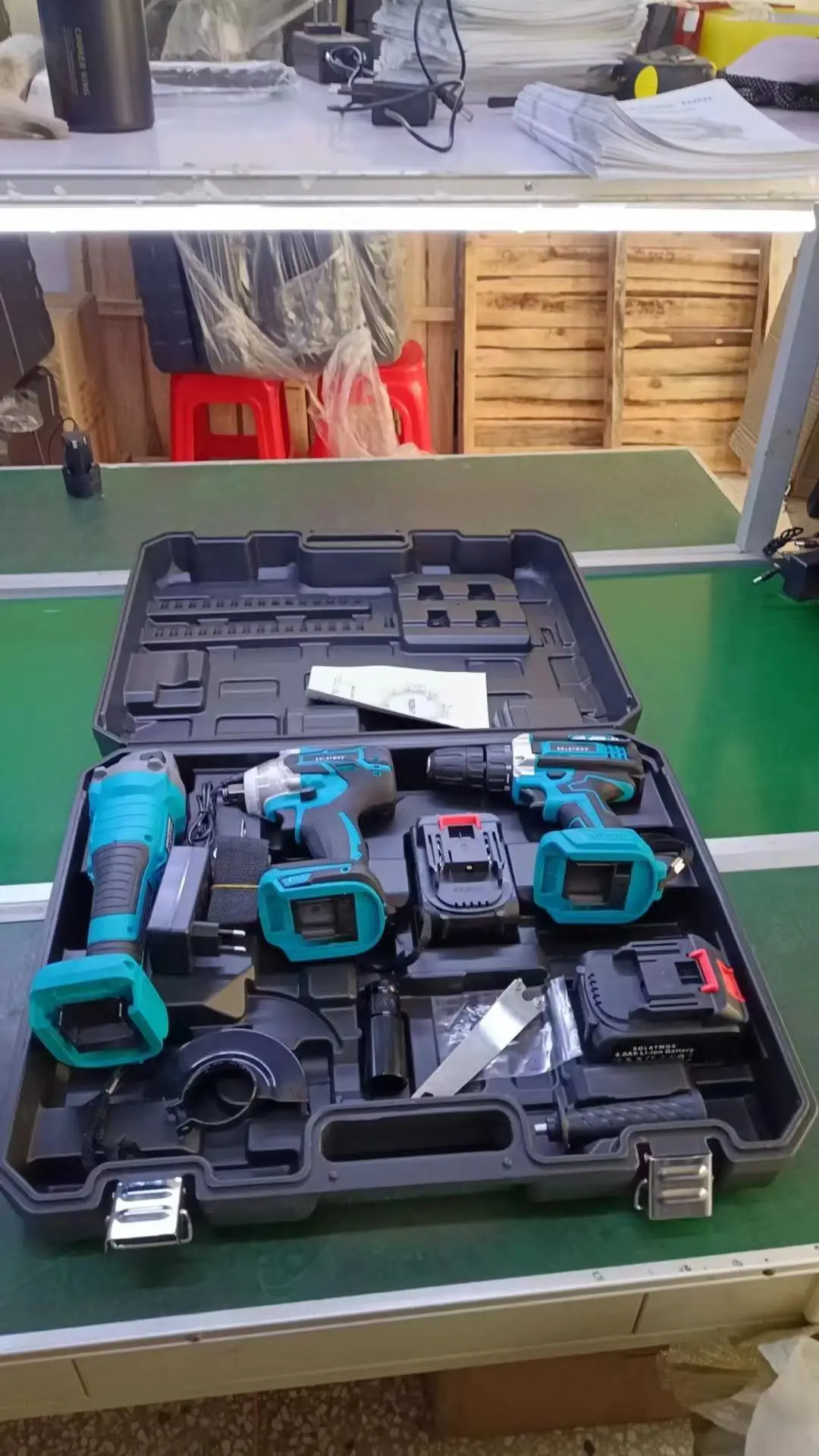 Wholesale 4pcs set combination impact wrench angle grinder hammer dril brushless electric power tool kits with two batteries