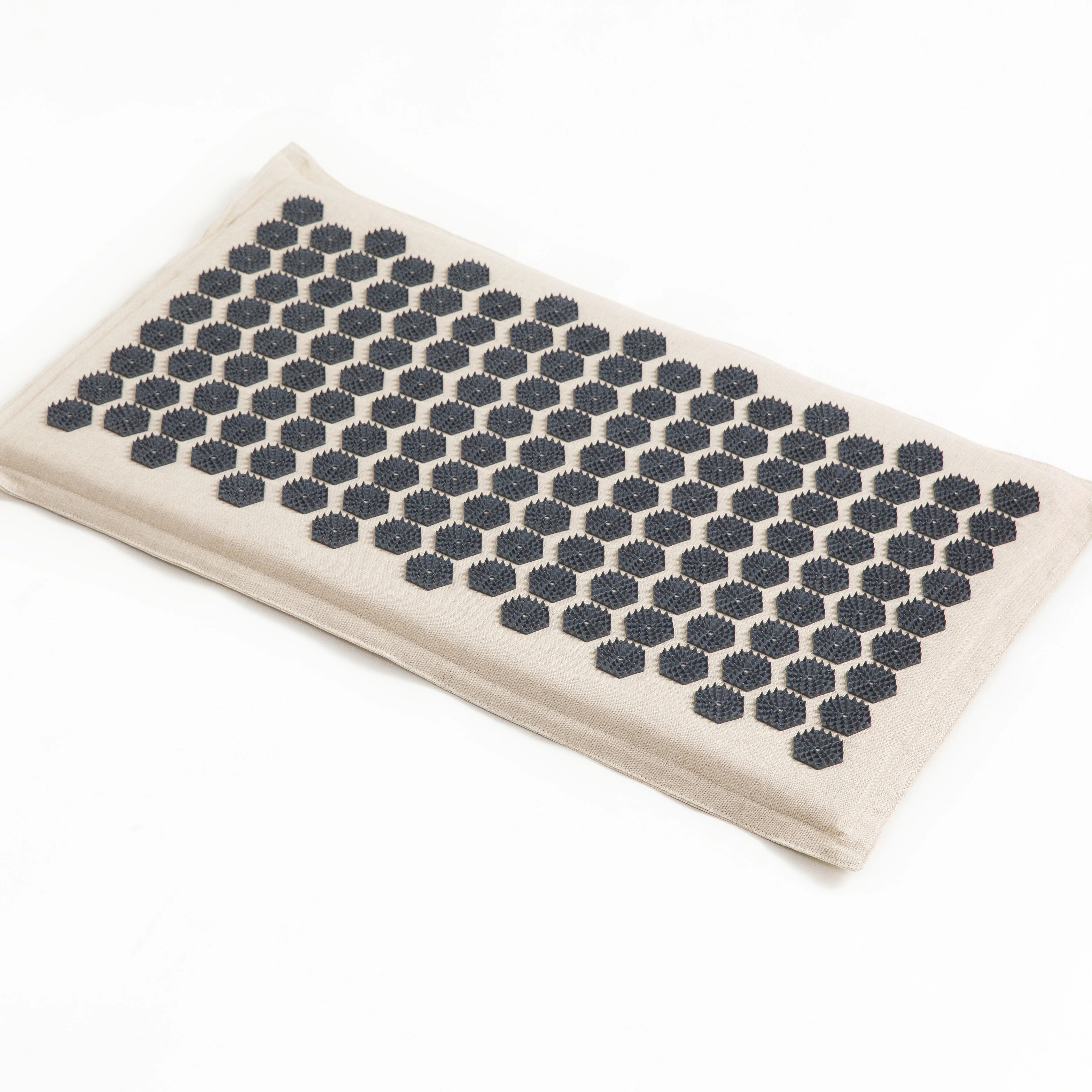 
custom logo premium home use organic hemp spike massage mat foot acupuncture needles massage mat 