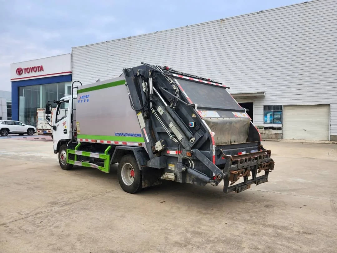 Дешевая цена использованный 4x2 8CBM Dongfeng мусоровоз для продажи