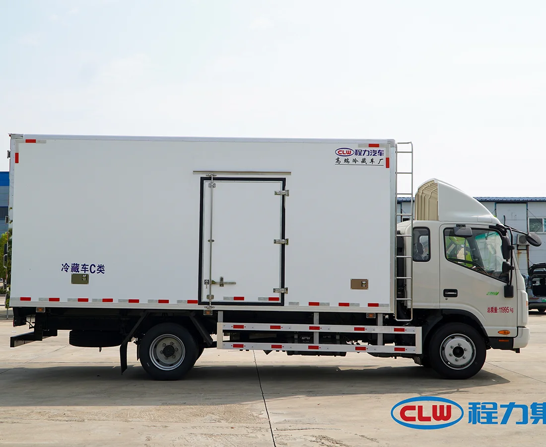 JAC Large capacity  refrigerated truck   box truck
