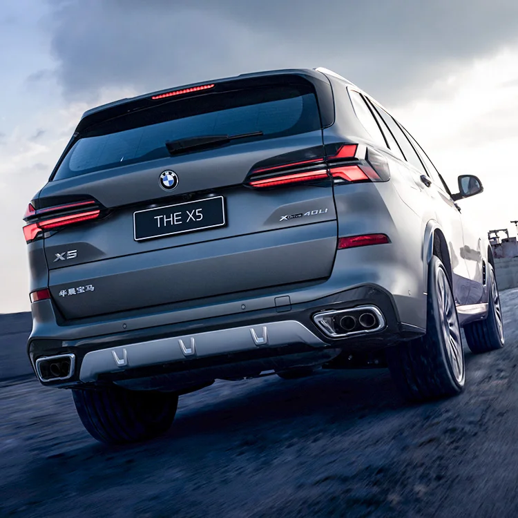 B-MWs X5 Sporty Luxurious Family-friendly Off-road SUV NEW used car