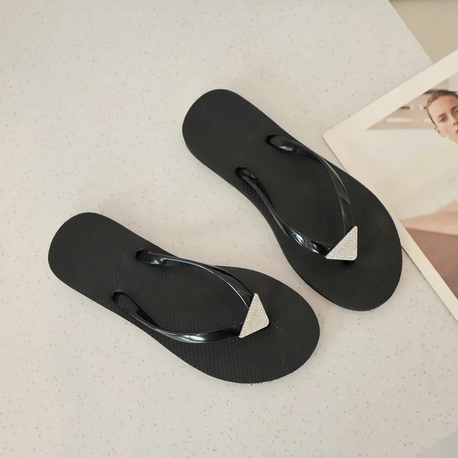 Factory Supply Ladies Flip Flops Women Shoes Fashion Customized Non-Slip Beach Flat Slippers