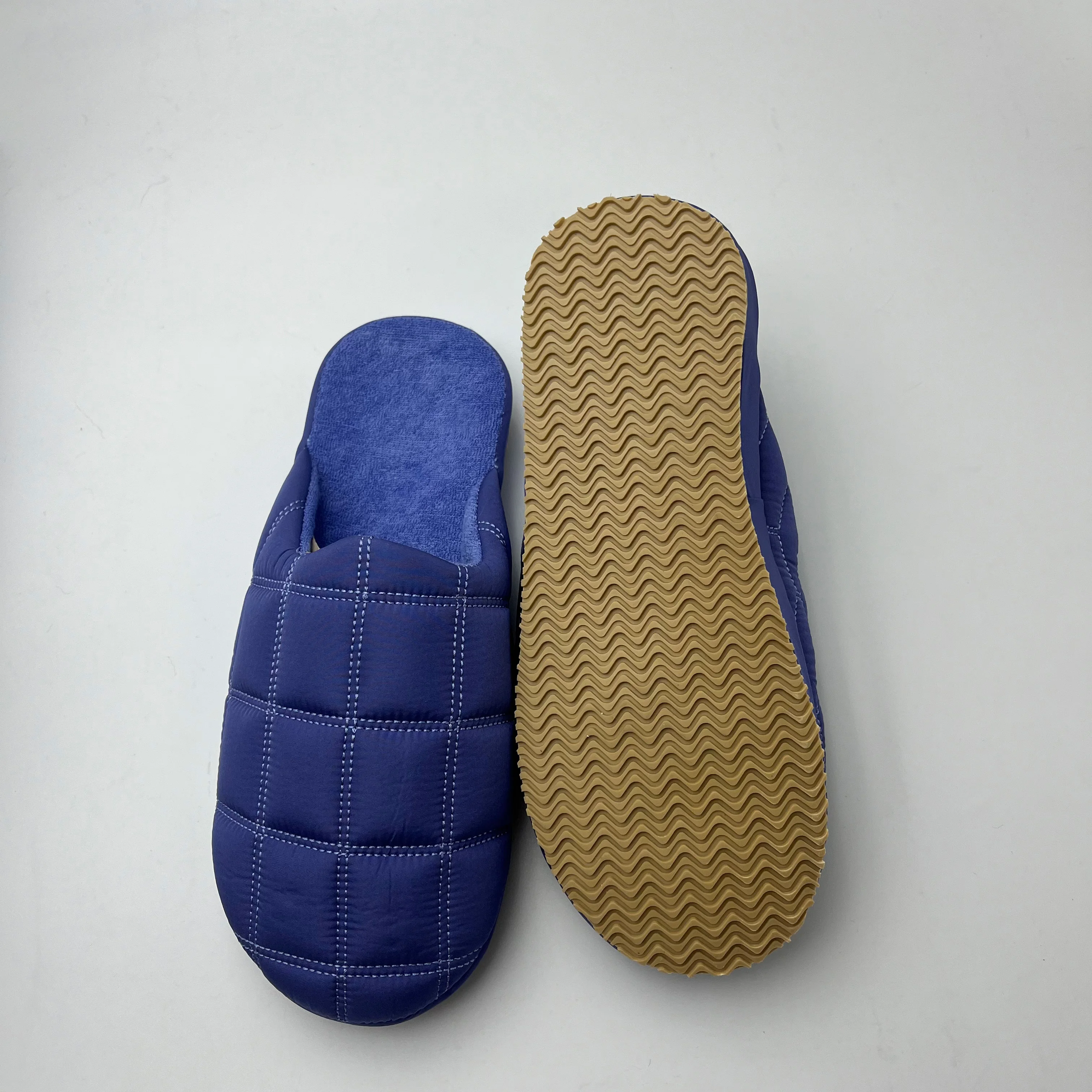 2024 New Arrival Customizable Summer/Spring Slippers with Quilting Upper Foot Bed Arch Insole and TPR Outsole for Home Use