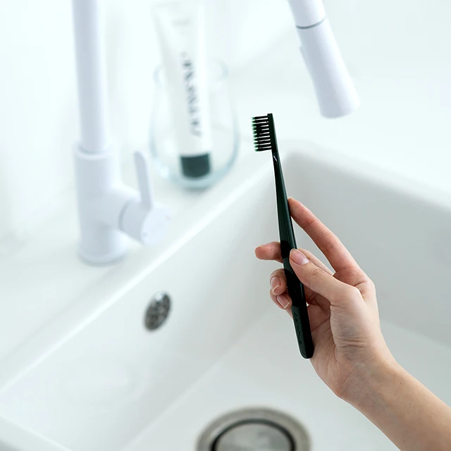 Prime Quality Korean Brand Ideal Dentique Brand Regular Size Polyester Toothbrush For Adults For Home Use