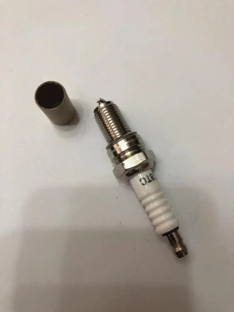 High quality Wholesale Low Price D8TC Motorcycle Spark Plug For CG200 CG250