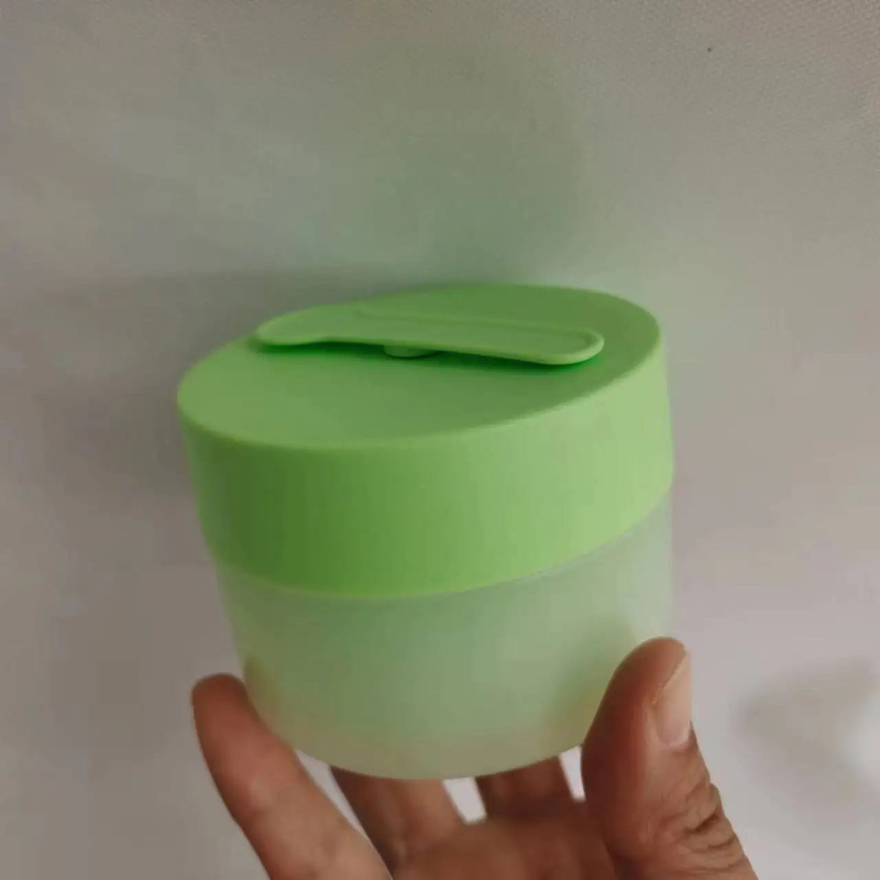 Wide mouth frosted Cosmetic Container Jars with Magnetic spoon for Scrub