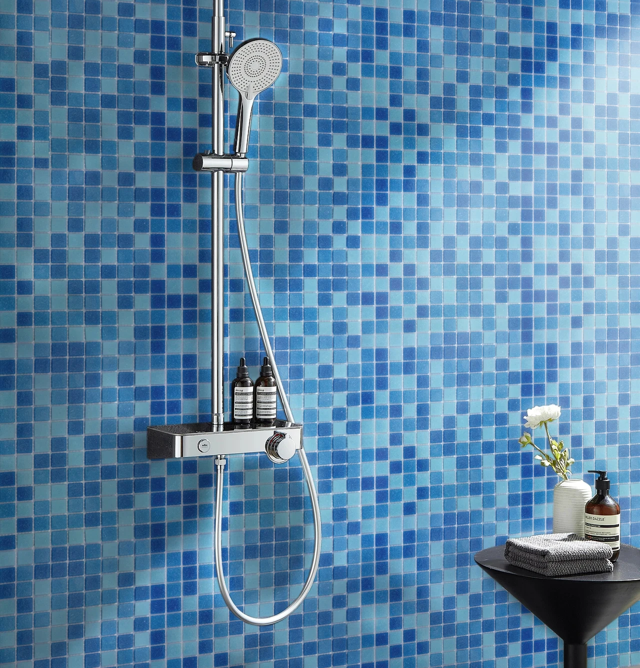 Цветная Мозаика по низкой цене, квадратная мозаика толщиной 4 мм, смешанная мозаика из голубого стекла, мозаичная плитка для бассейна