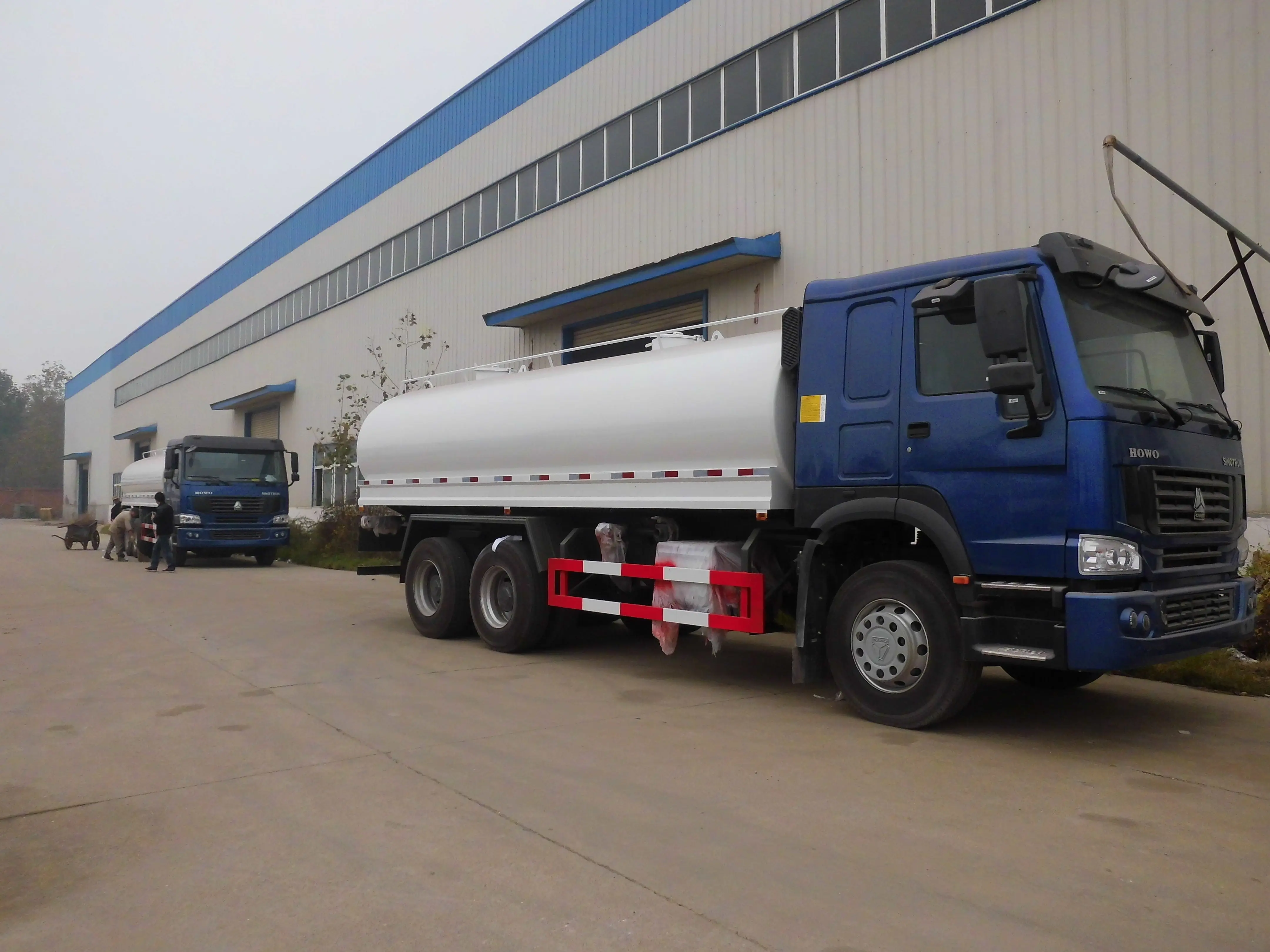 Грузовик для бензовоза Sinotruck howo 20000 литров 20 тонн бензовоз с диспенсером транспортный грузовик