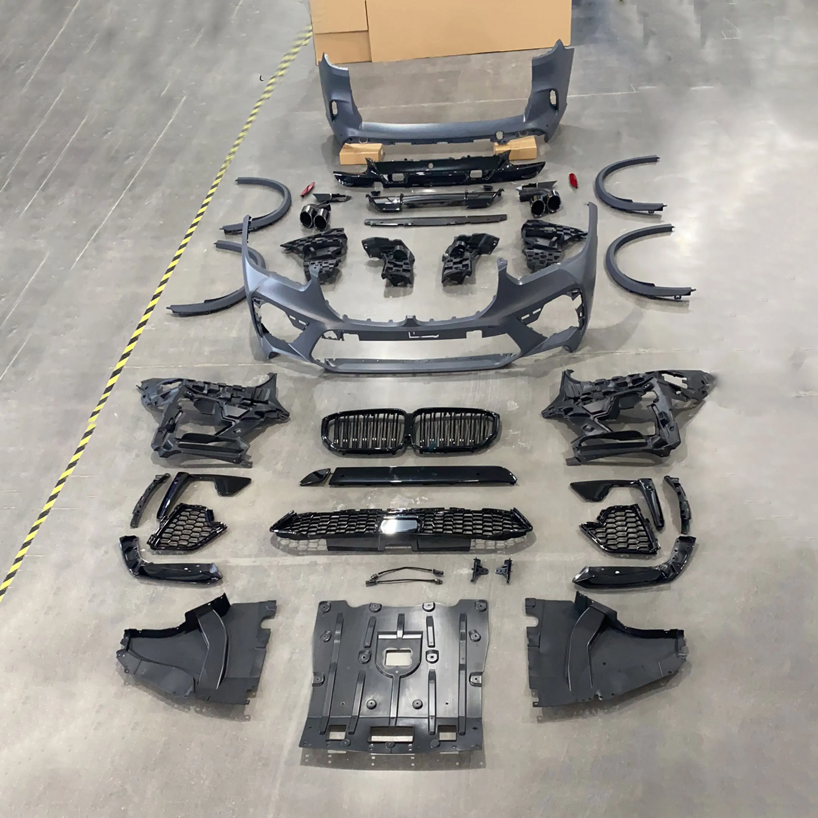 High quality F95 X5M Bodykit for bmw X5 G05 Upgrade to X5M Car Bumper Side Skirts Roof Spoiler Over Fenders