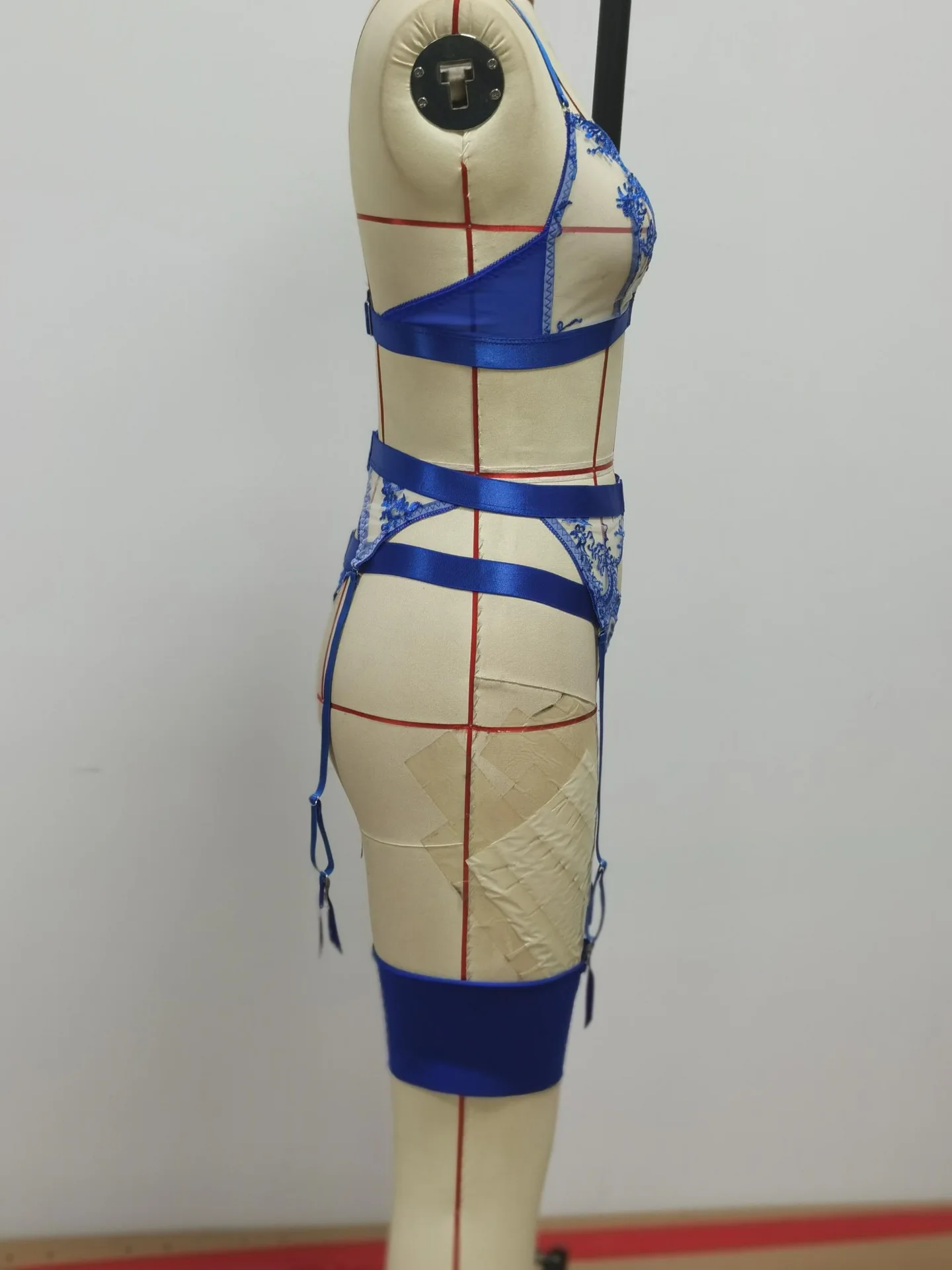 2021 New Arrival Sexy Nude Hot Transparent Women Lace Embroidery Garter Lingerie Set 3pcs in 1