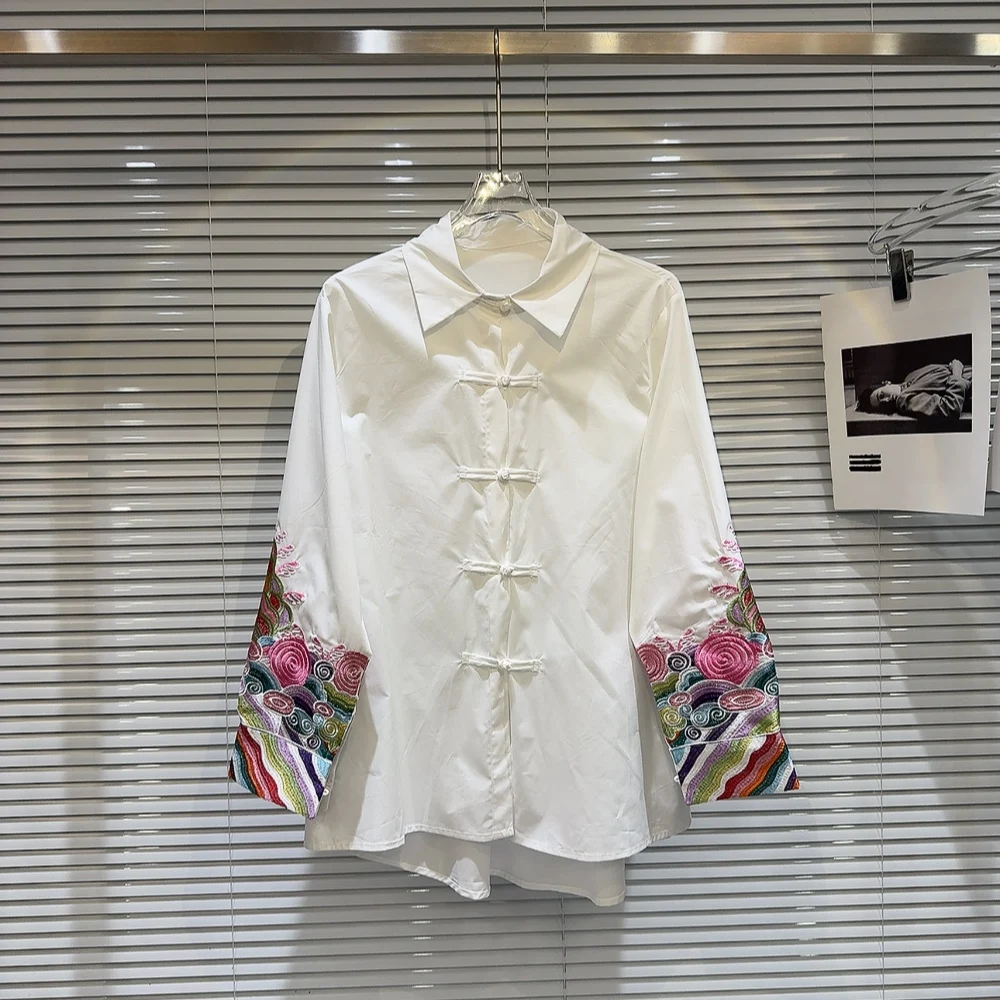 LE2026 New Chinese Style Cuffs Color Embroidery Pattern Disc Button Design Blouse