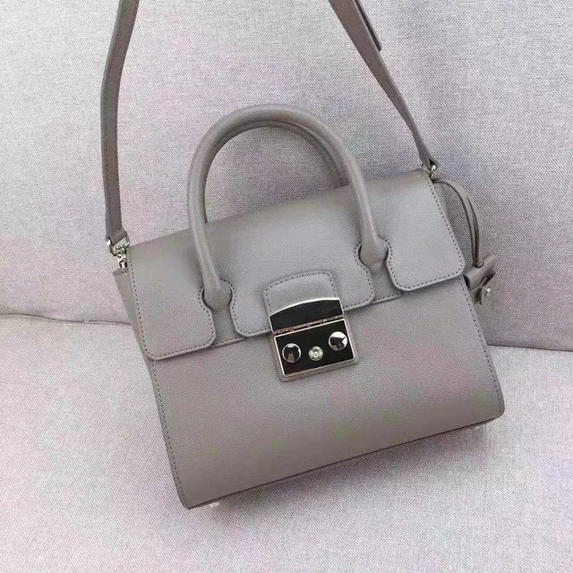 Женские сумки-мессенджеры из натуральной кожи