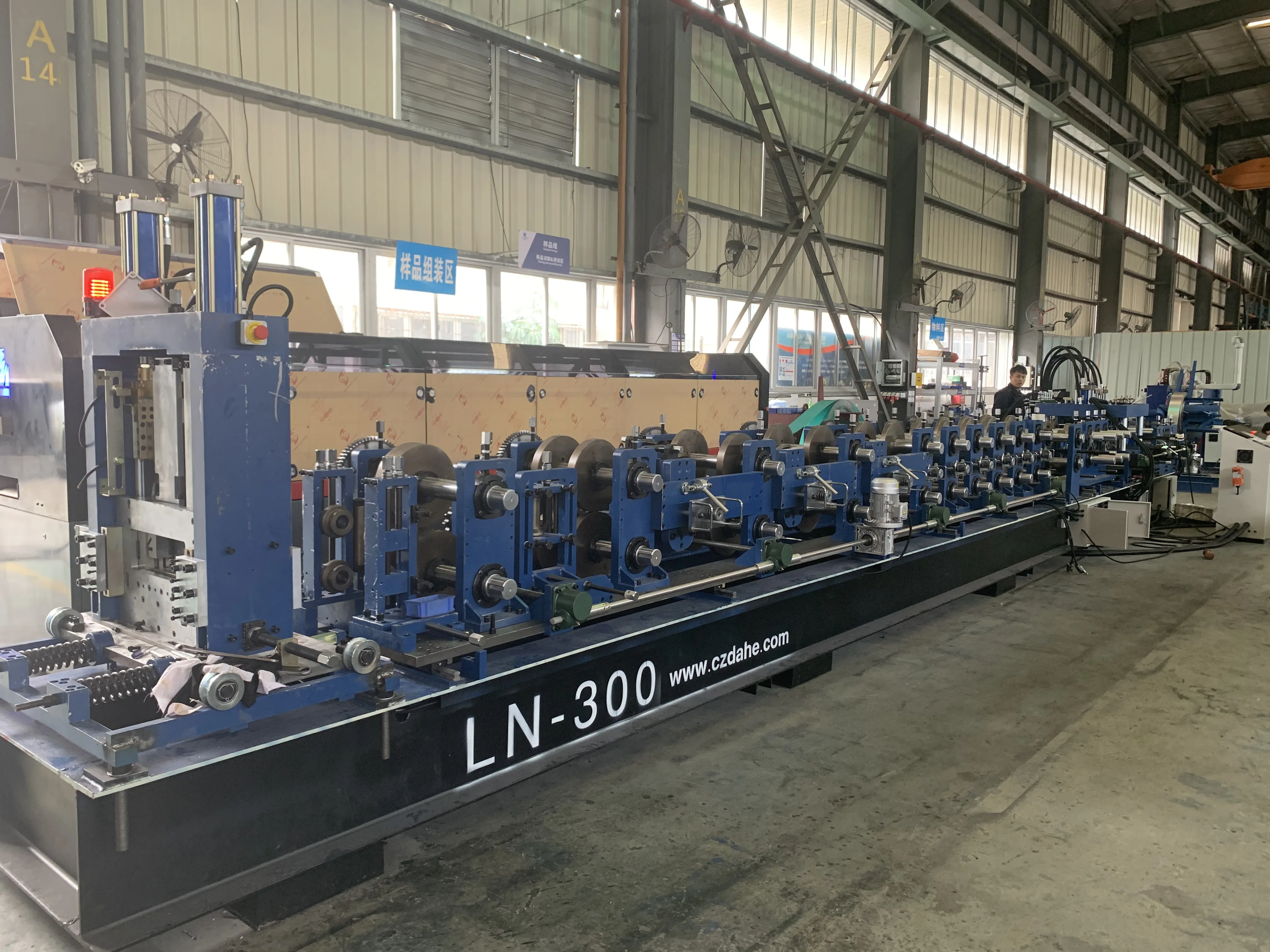 3.0mm Automatic Cz Purlin Interchangeable Profile Metal Stud And Track Top Hat Roll Z Purlin C Purling Forming Machine