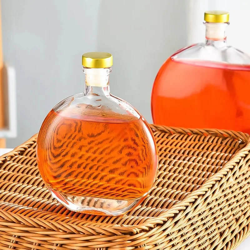 Popular 250ml Clear Oblate Shape Beverage Whisky Brandy Wine Beer Glass Bottle With Lid