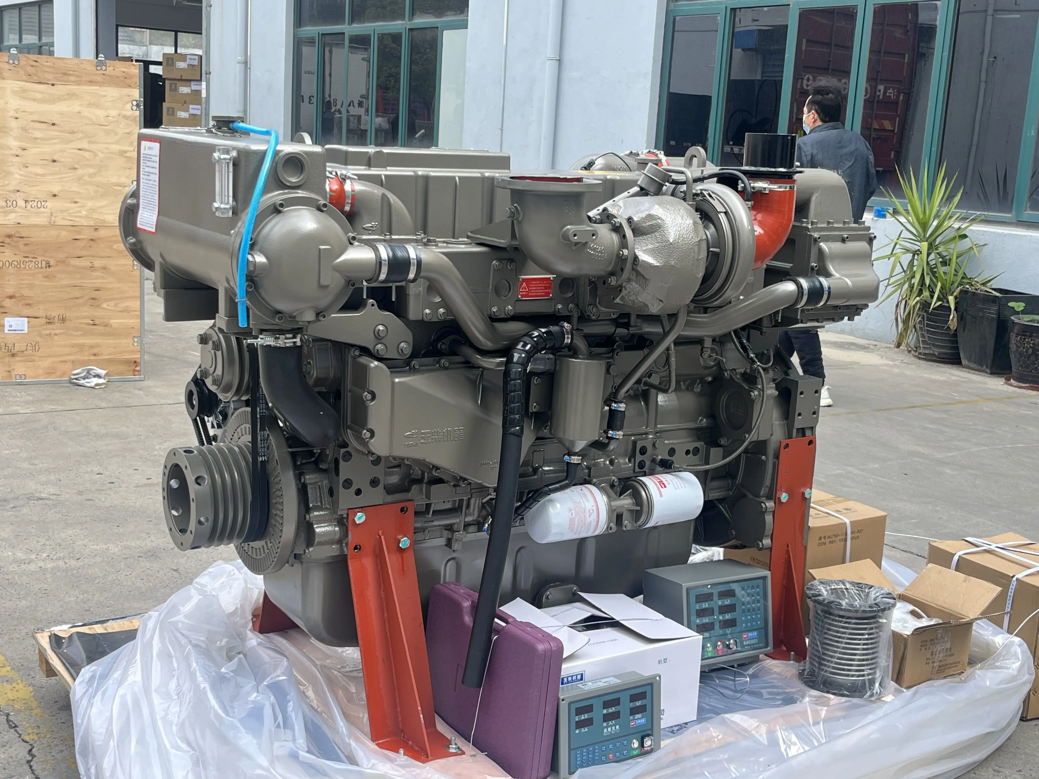 Good condition lower price Yuchai YC6MJ410L-C20 301kw 2100rpm 6-cylinder marine engines