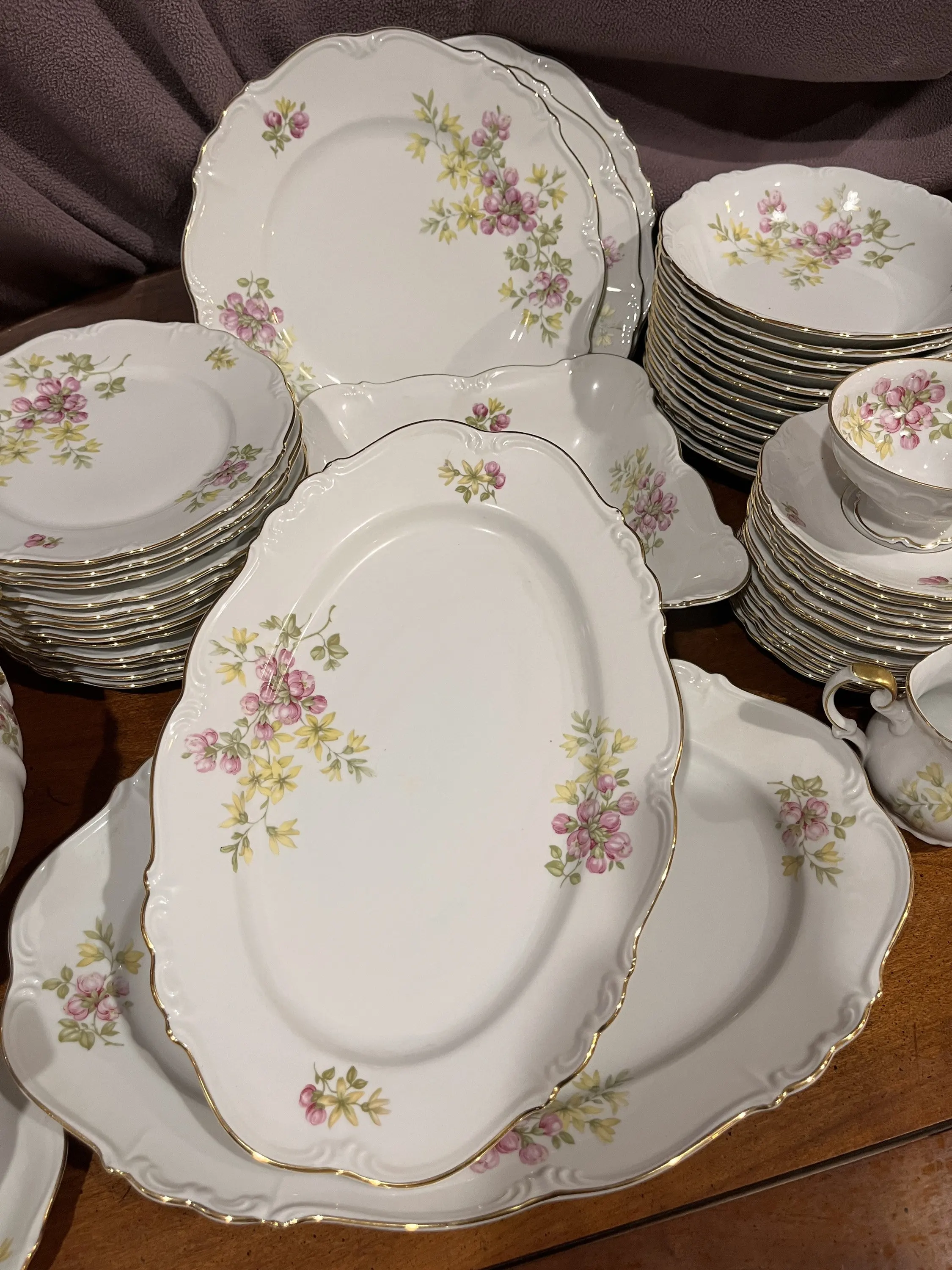 Bavari  Lavish premium Porcelain Dinnerware dinner sets 122pcsWedding Gift, Family Heirloom Elegant Art