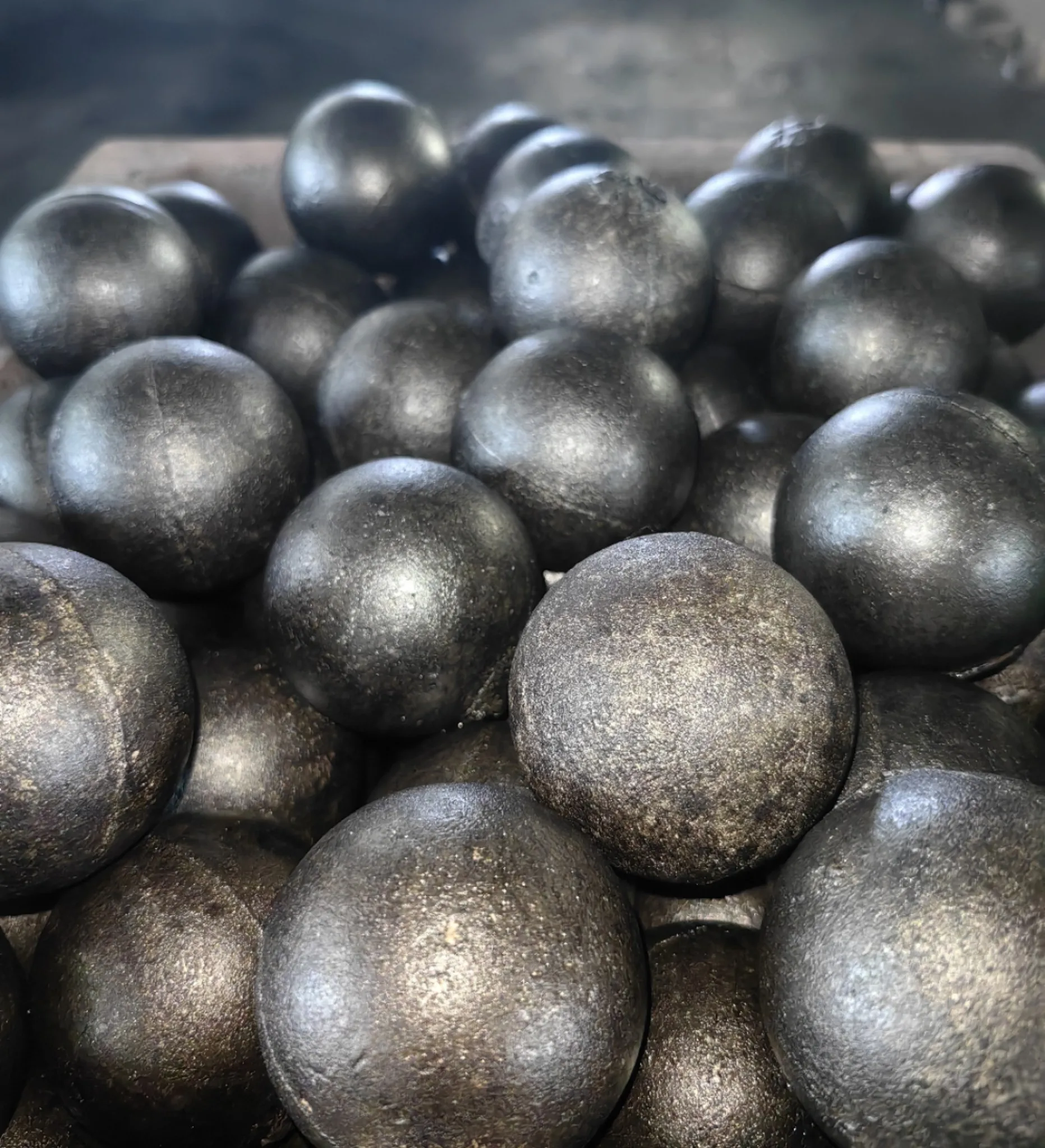 High chrome casting iron balls Dongxu High chrome alloy casting ball for cement plant ball mills mine mills