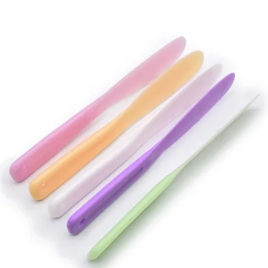 Factory direct sale beauty large mask stick color plastic with silicone facial mask brush DIY tool Cosmetic Face Facial Spoon