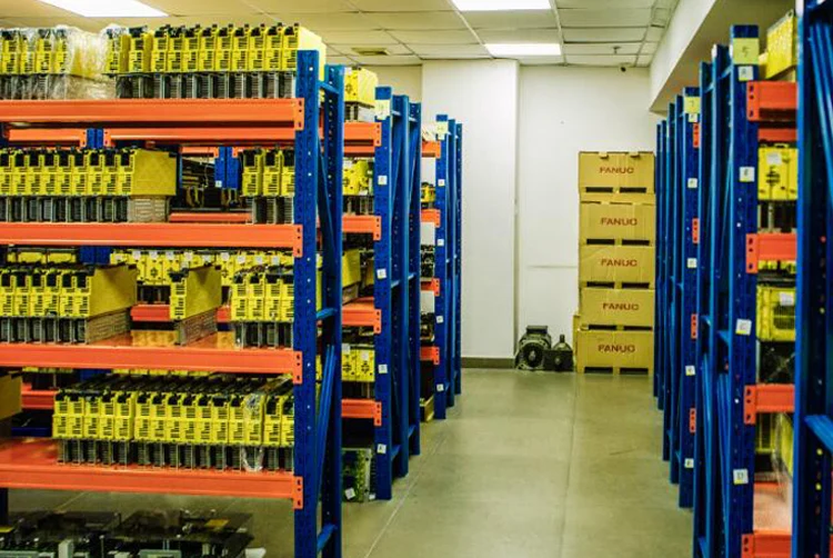 Скидка AC servo усилитель 7.0kw 3 фазы AC400V MR-J4-700B4 в наличии