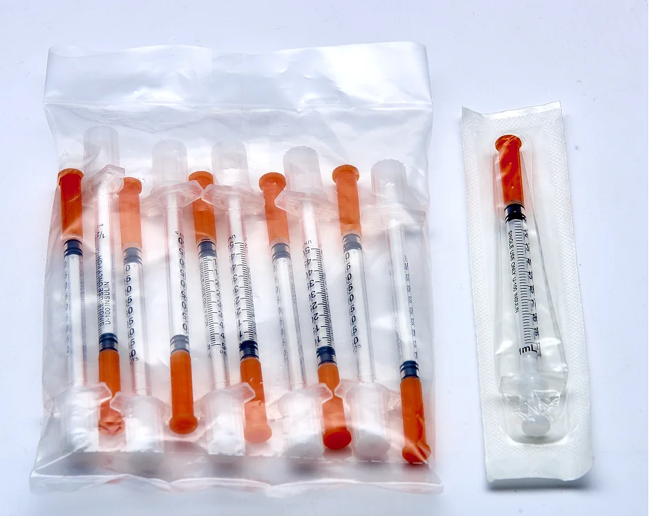 Sterile Disposable Medical Insulin Syringes with Clear Barrel for Accurate and Easy-to-Read Dosage Markings