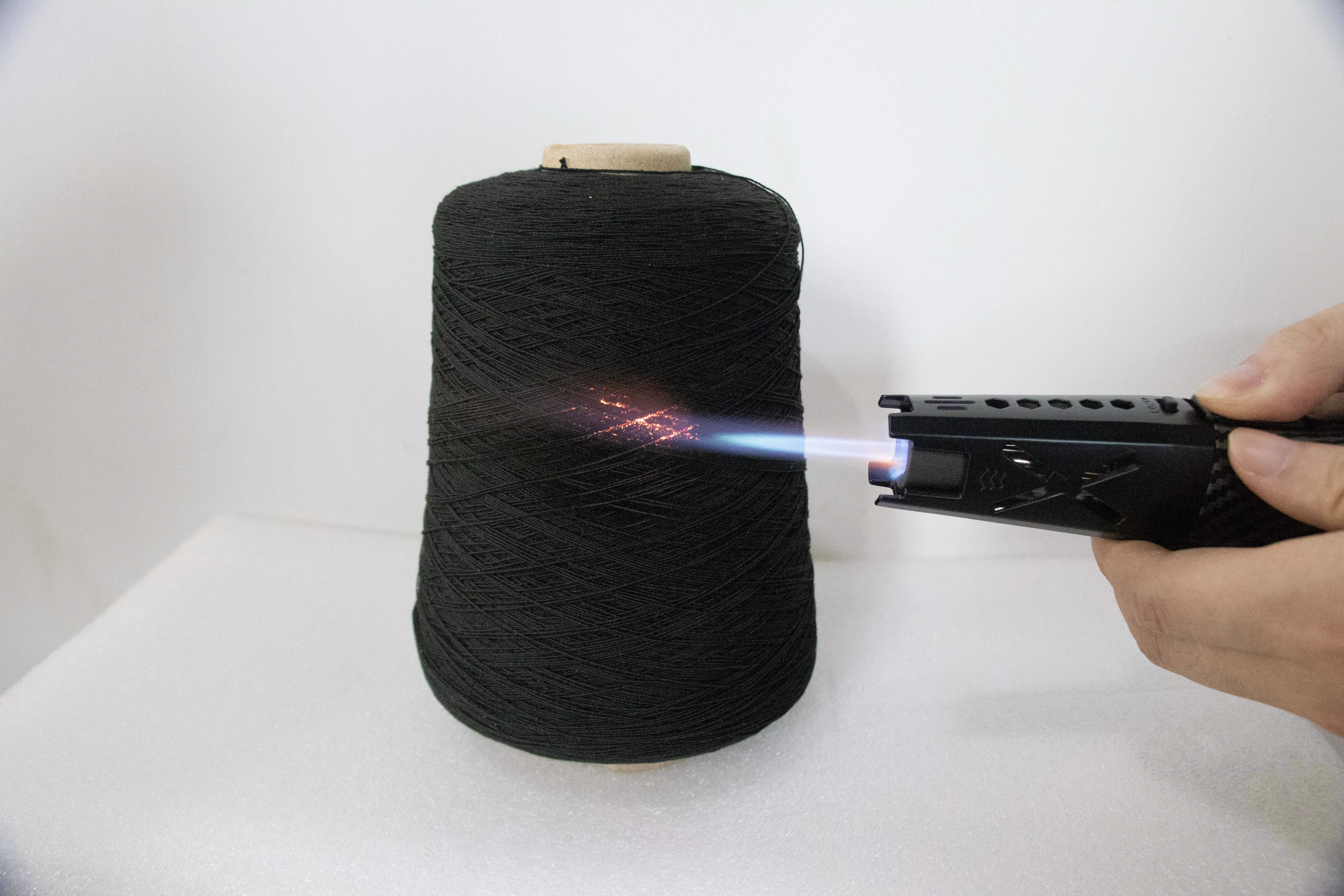 Пряжа из углеродного волокна черного цвета 10s/2 огнестойкая и негорючая с LOI 40 + для спиннинга