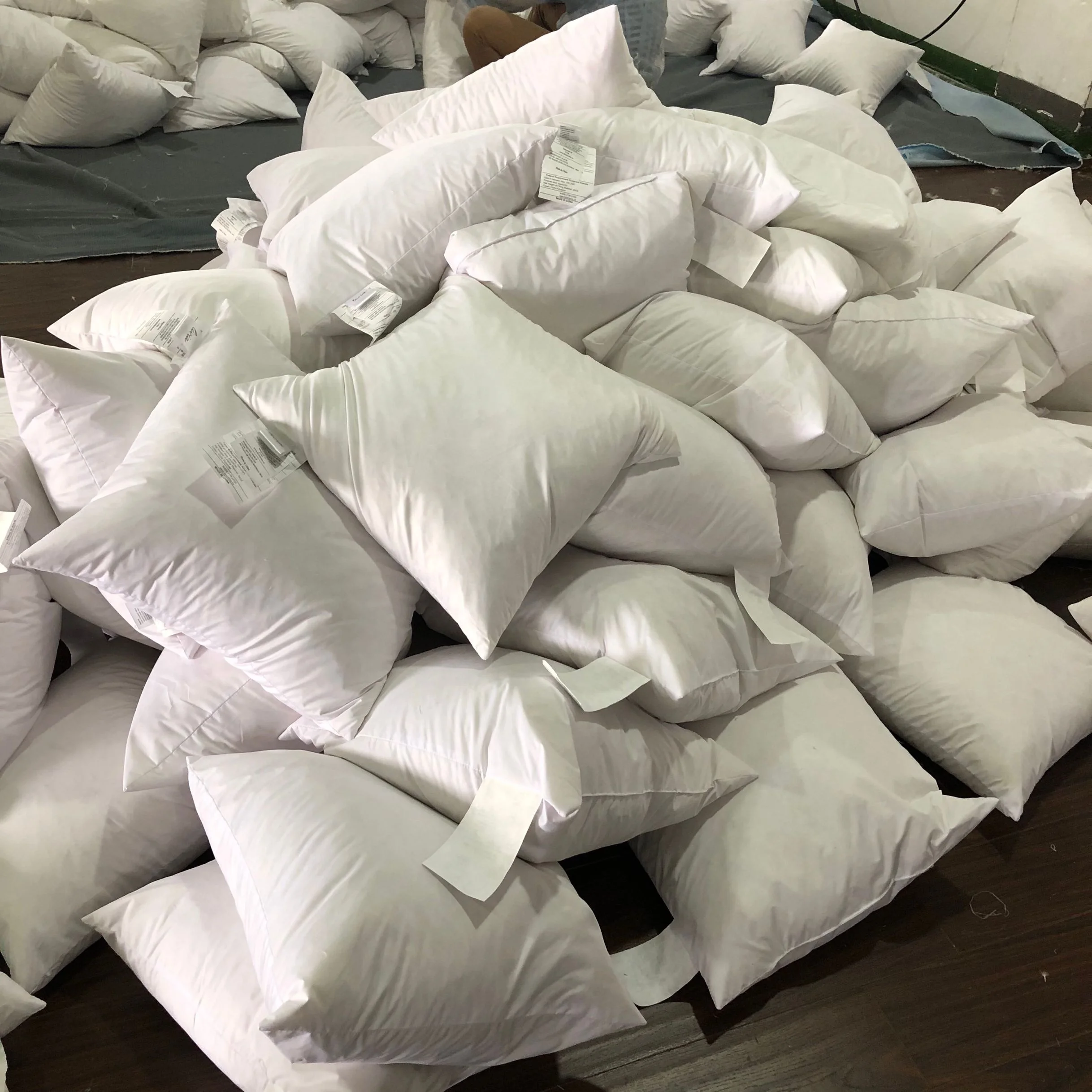 Luxury Custom Size Synthetic Down Bed Pillow Insert Hotel Throw Sofa Cushion Couch with Cartoon Cover