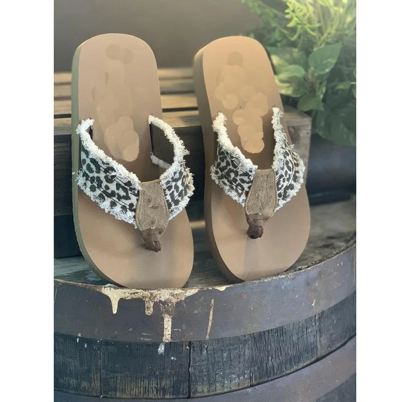 Wholesale Girls Beach Summer Cheetah Print Distressed Sandals Cream Leopard Flip Flop