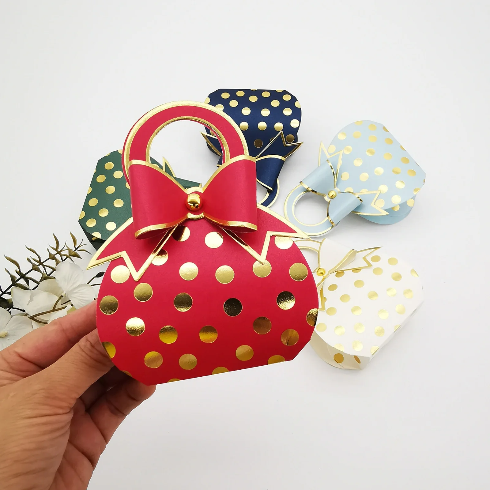 Amazon Hot Seller Ins Style Cute Handbag Shape  Gold Foil Dot Wedding Birthday Bady Shower Paper Candy Box Bag with Bowknot