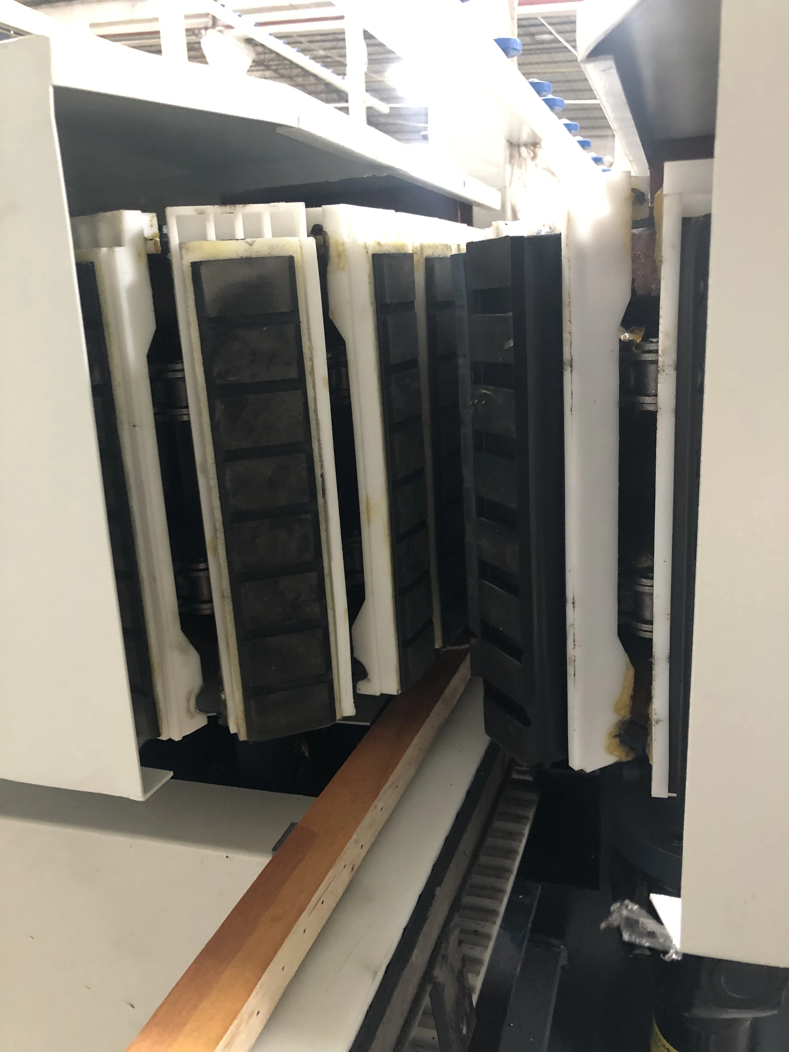 PLC  Optional Straight Line Flat Edge Glass Edging Polishing Machine 9 Wheels Glass Edger Glass Machine