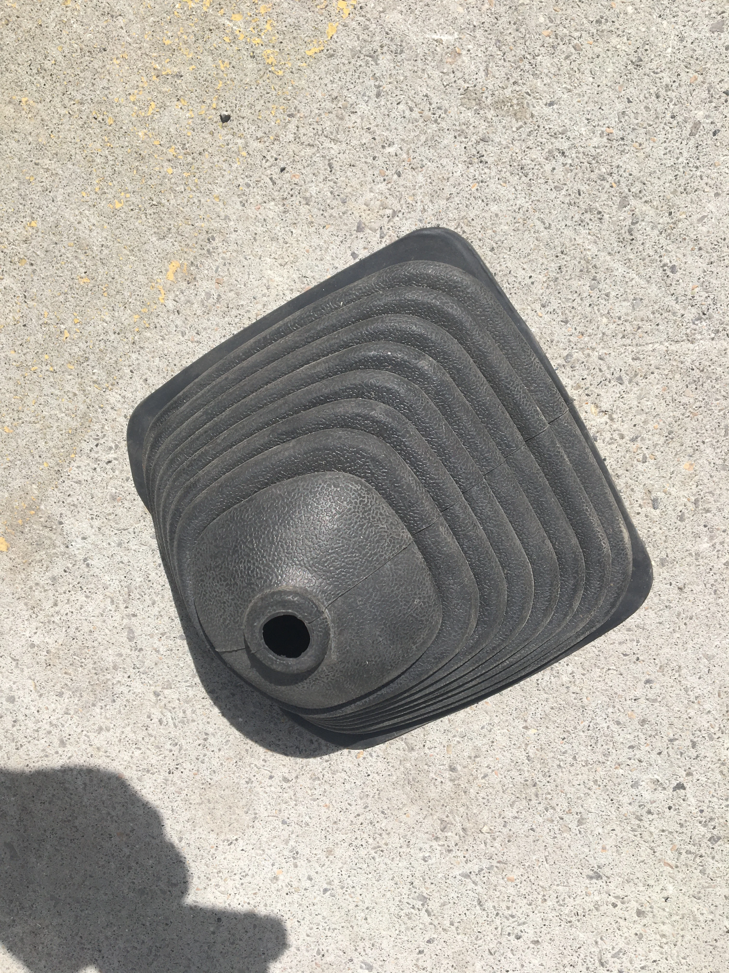 Sinotruk Howo light truck spare parts LG9704240014 howo gear shift knob shift dust cover