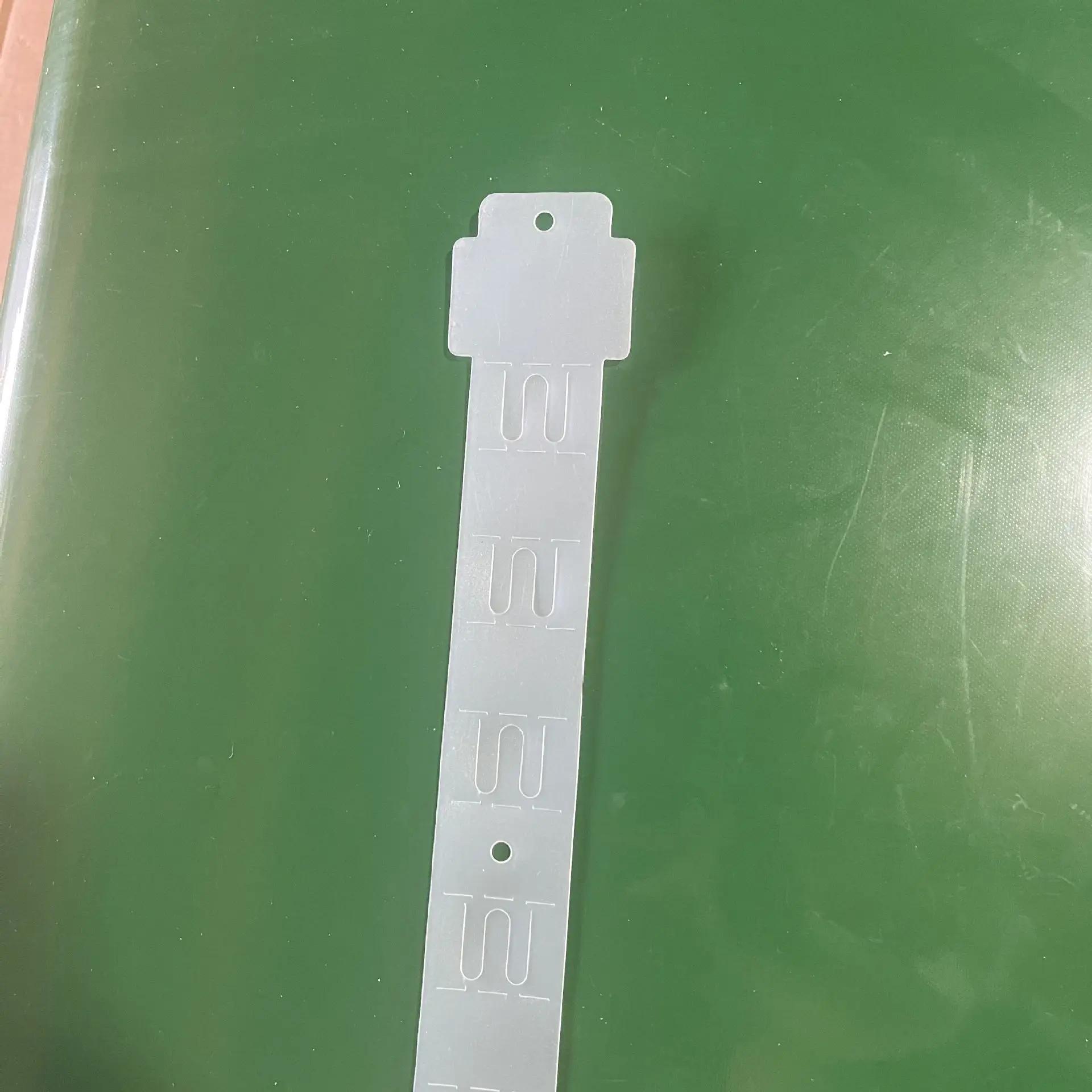 Вешалка для супермаркета для пластиковых дисплеев