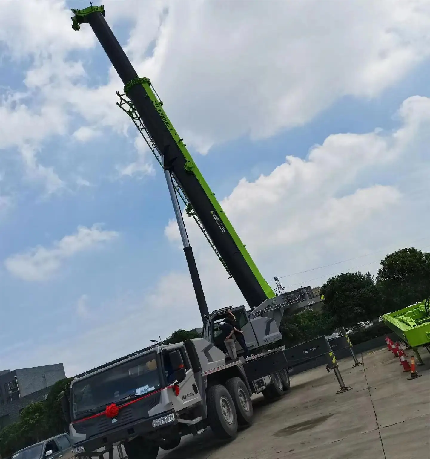Лидер продаж оригинальный подерженный Zoomlion 100 тонн автокран ZTC 1000 китайский бренд