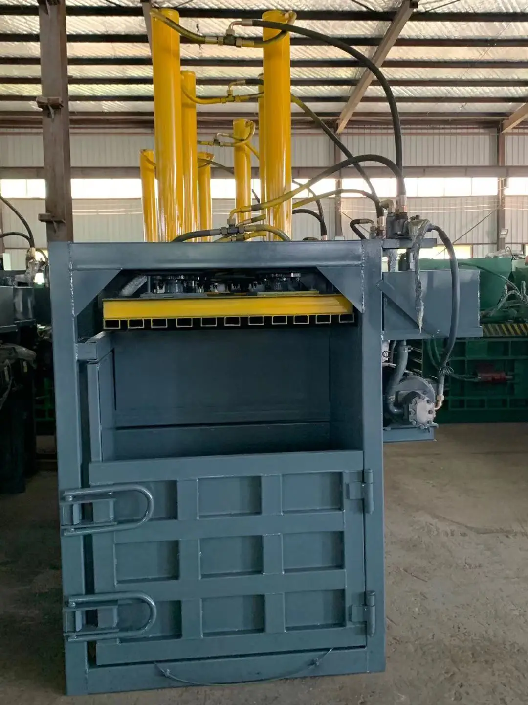 Hydraulic baling press machine.jpg