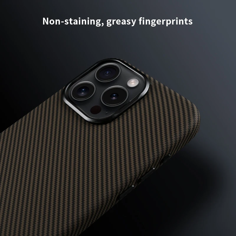 Чехол из углеродного волокна для iPhone 15 Pro Max