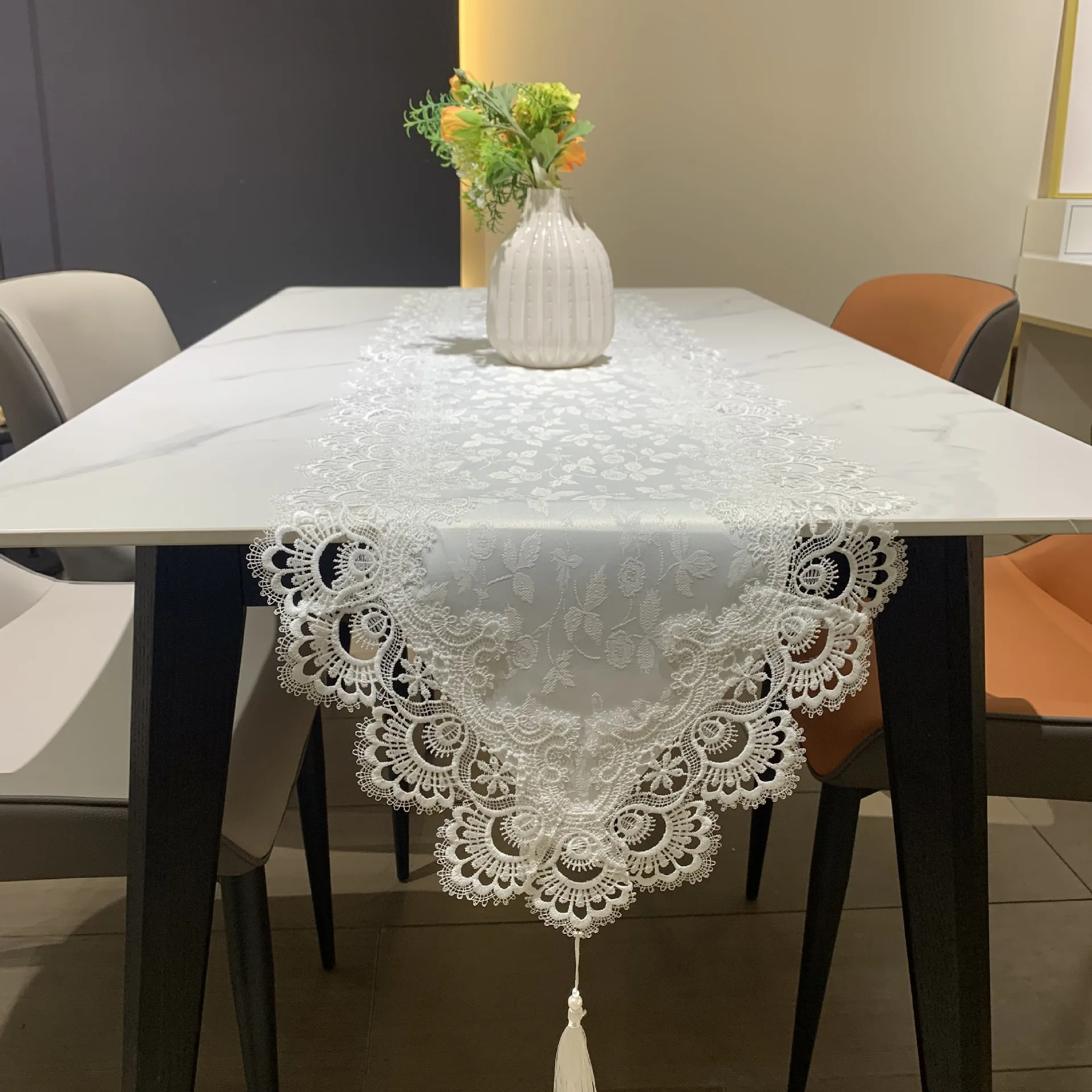 American Style Wholesale Jacquard Luxury Gold Color Decorative Lace Long Table Runner For Living Room