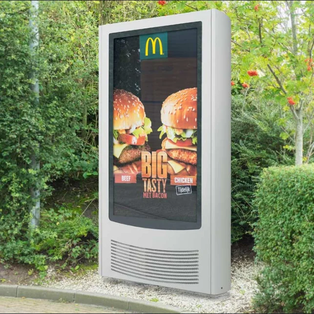 Outdoor IP65 LCD display 5000nits brightness waterproof  Android lcd digital signage totem lcd billboards