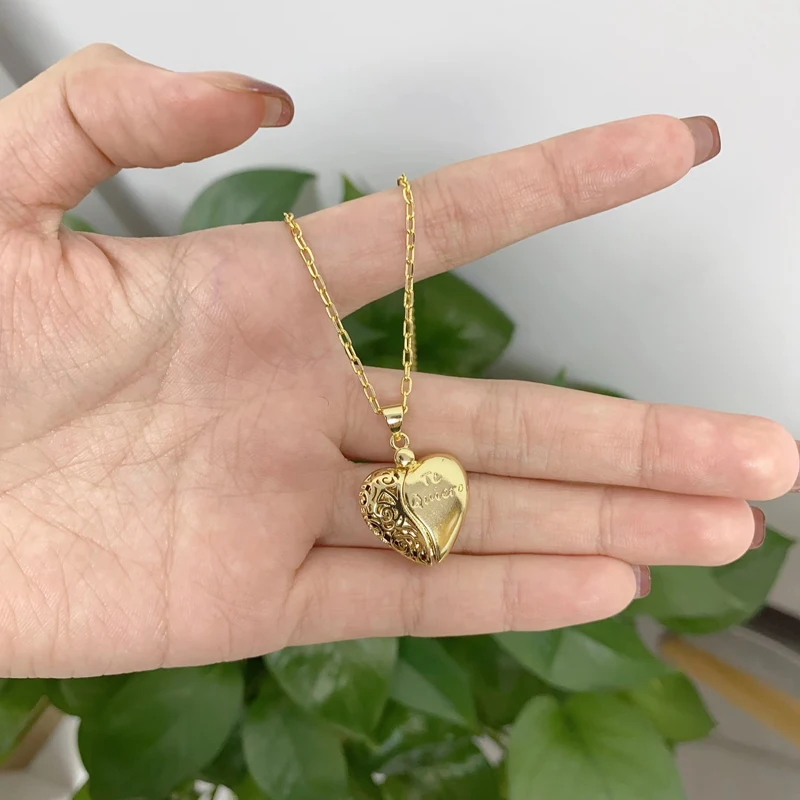Fashion Hollowed Heart Pendant Necklace Can Put Picture Charm Switch Gold Plated Brass Heart Shape Necklace Jewelry