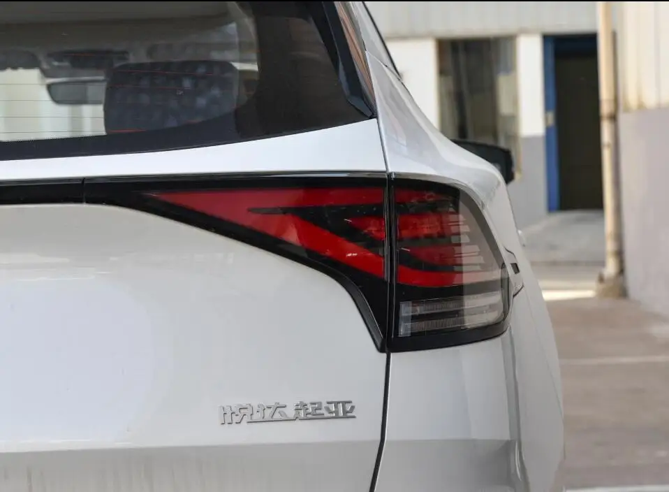 2023 Hot selling gasoline car 1.5T 2.0T 8-speed manual transmission  four-wheel drive Kia Sportage Petrol SUV for sale