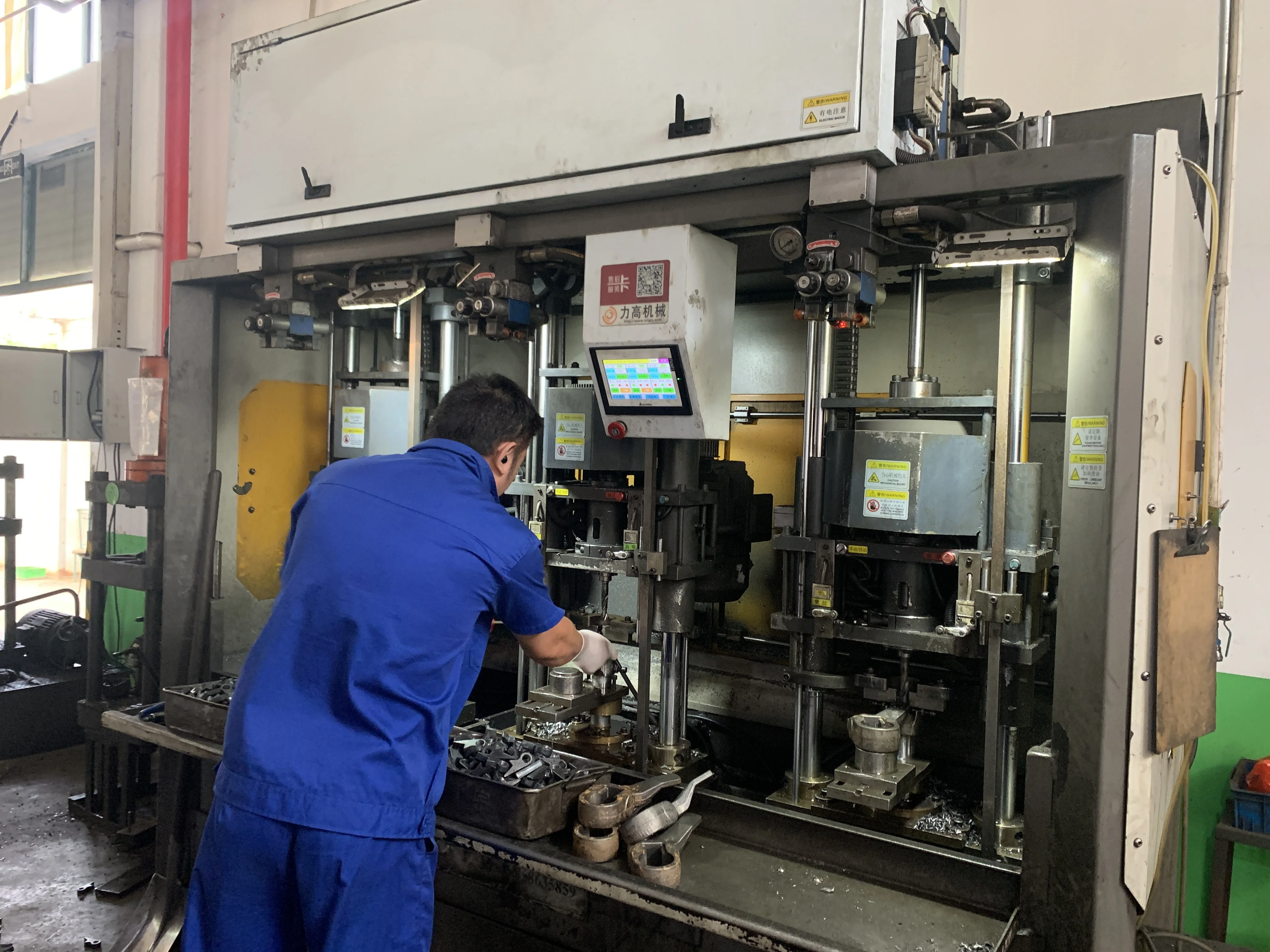 TB-24CCN-109800N Output Force Single Chamber Type 24 Service 185 MM Clamp Band Chamber Spring S Cam Brakes Chamber For Trailer