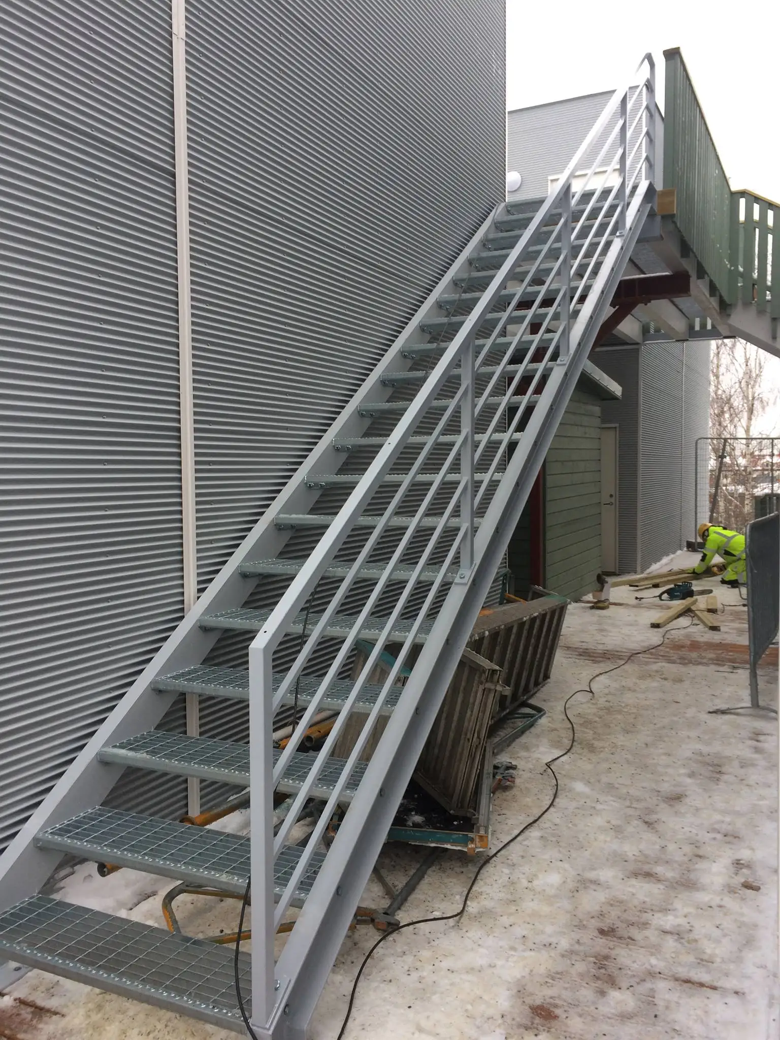 Manufacturer Metal Staircase With Non-Slip Steel Grating Stair Treads Galvanized Steel Staircase For Outdoor