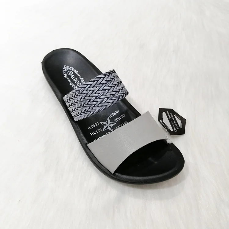 Guangzhou factory ladies flat slippers Arabic style outdoor sandals