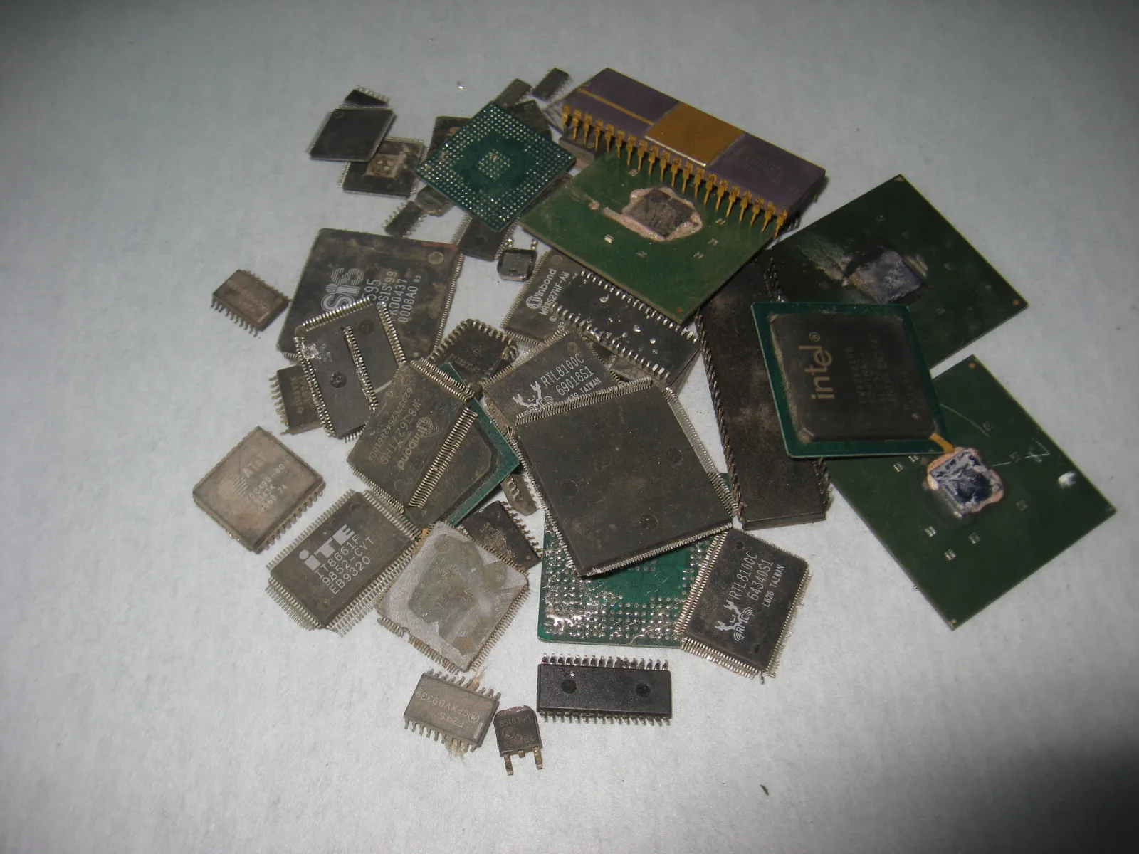 New Design Electronic Board Scrap Recycling Machine With Low Price