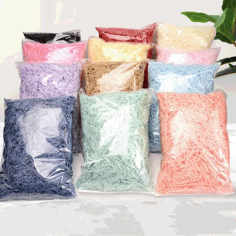 Manufacturers stock multi-gram shredded paper silk gift box wedding candy box filling with souvenir decoration color raffia