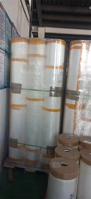 China Cheap Price Soft Cold Lamination Glossy With 10/12/23 Micron Clear Transparent Polyester (PET) Film