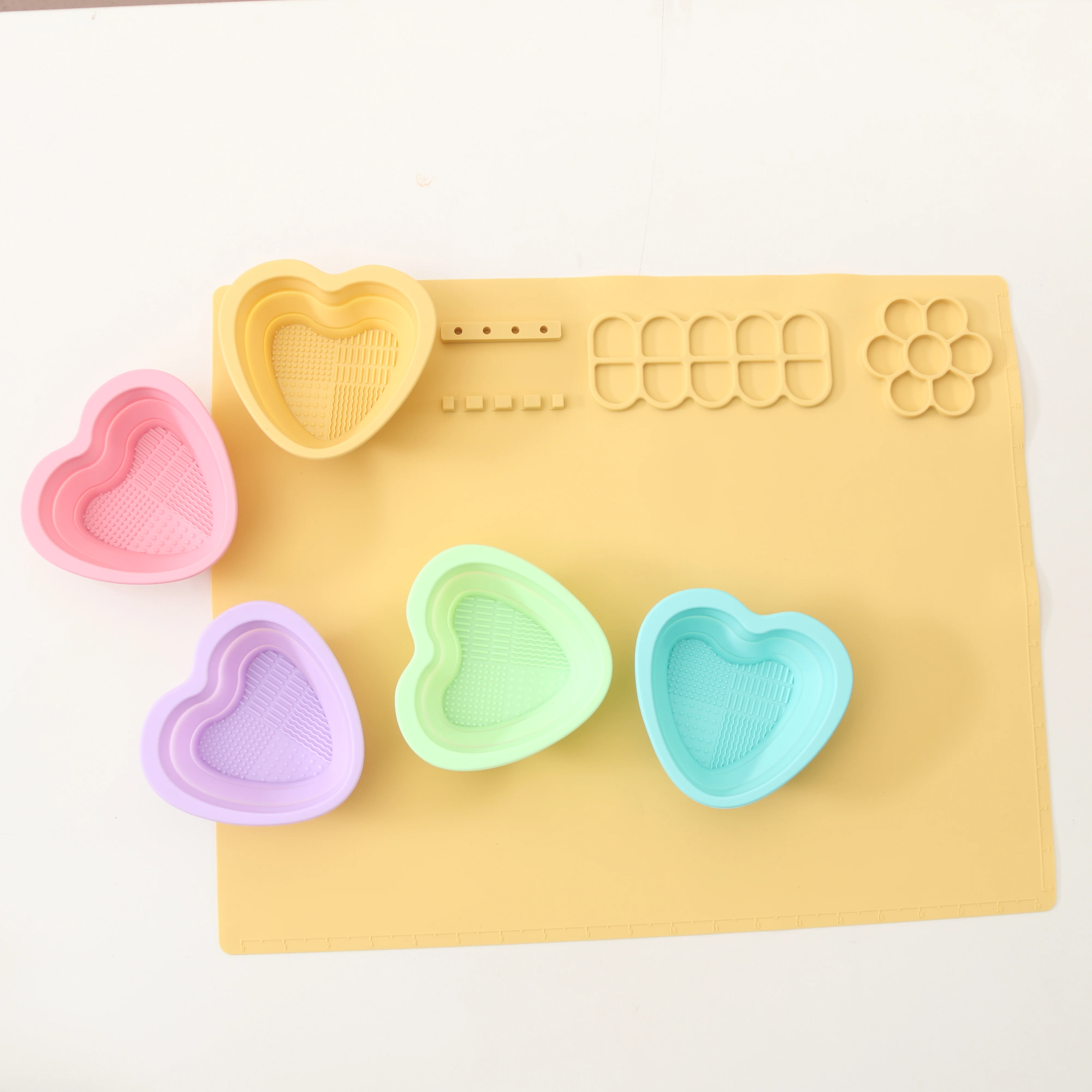 2023 New Design Custom Silicone Painting Mat with Cup for Children Painting Mat Kid Drawing Pad Silicone Mats For Crafting