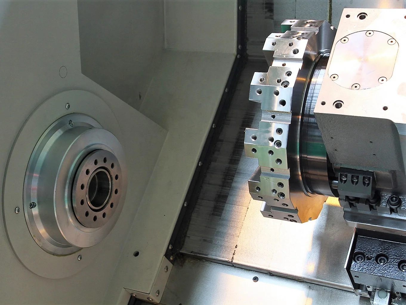 IHT521 Easy operation cnc automatic turning lathe machine for sale in china