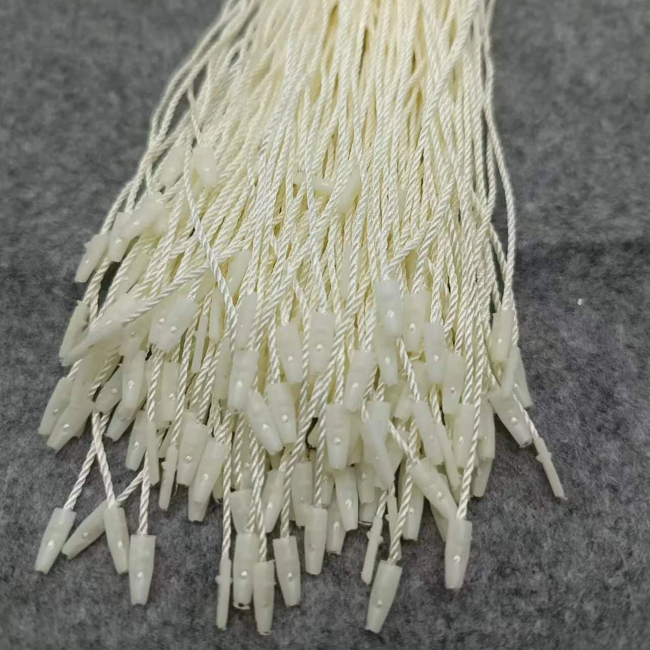 New hot fancy clothing clothing lock chain seal socks hang label paper customer logo printing