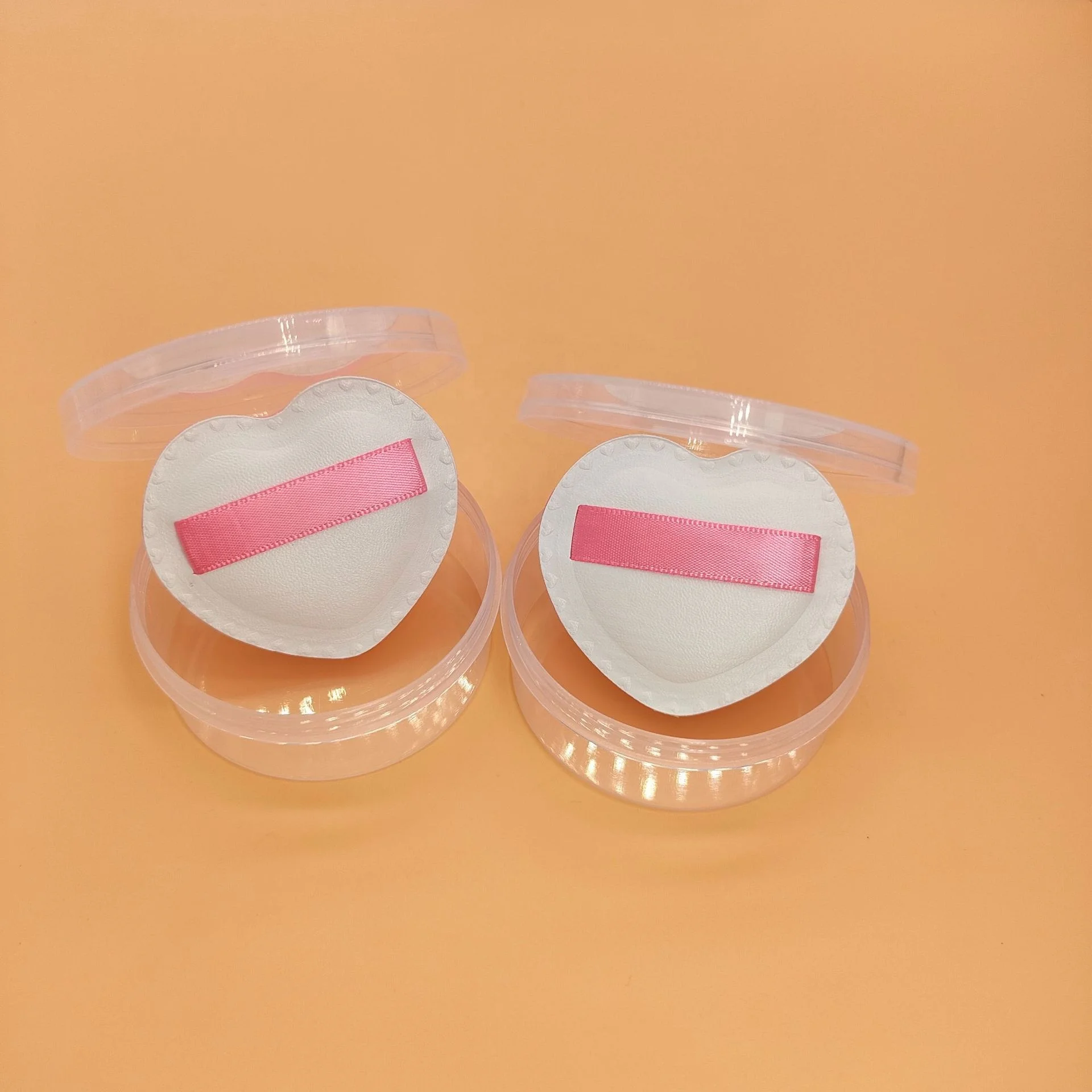 Wholesale Beauty Care Love Shape Makeup Puff Travel Portable Foundation Cream Soft Puff with Box Package